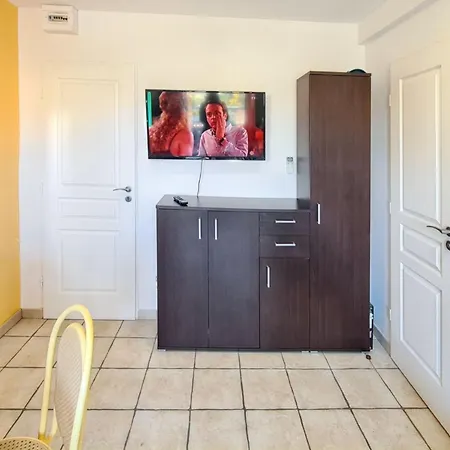 Avec Balcon A - 20 M² - Vue Sur Jardin Йер